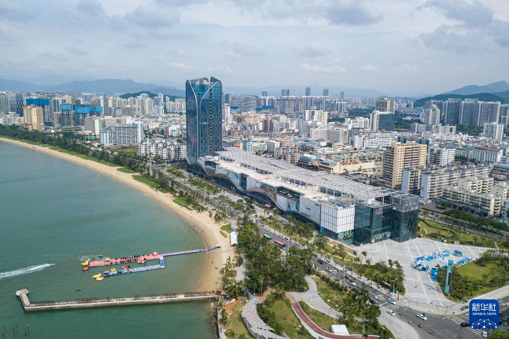 海南自貿(mào)港重點園區(qū)——三亞中央商務(wù)區(qū)（無人機(jī)照片，11月1日攝）。新華社記者 蒲曉旭攝