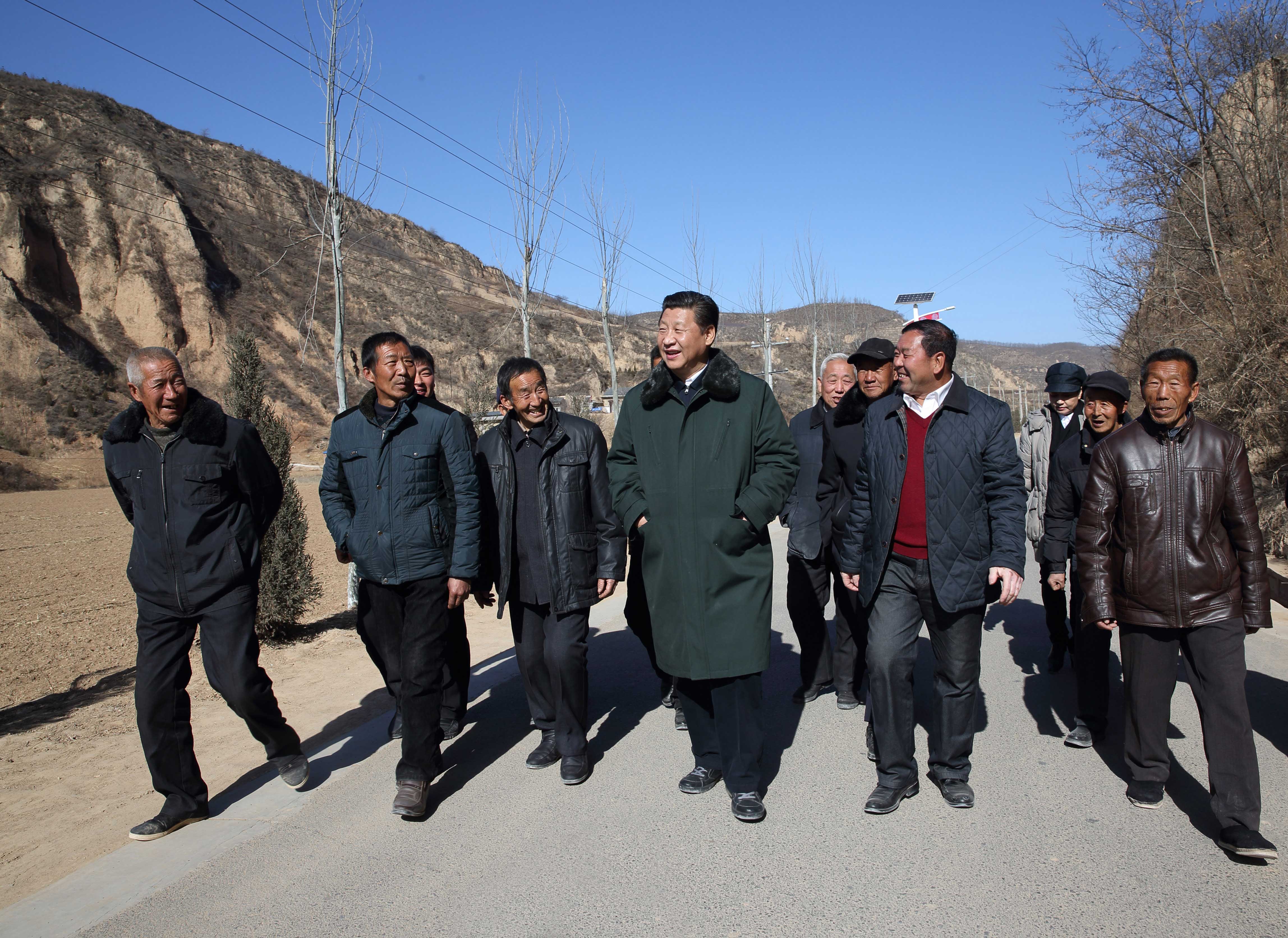 2015年2月13日,习近平总书记回到延安市延川县梁家河村看望父老乡亲。