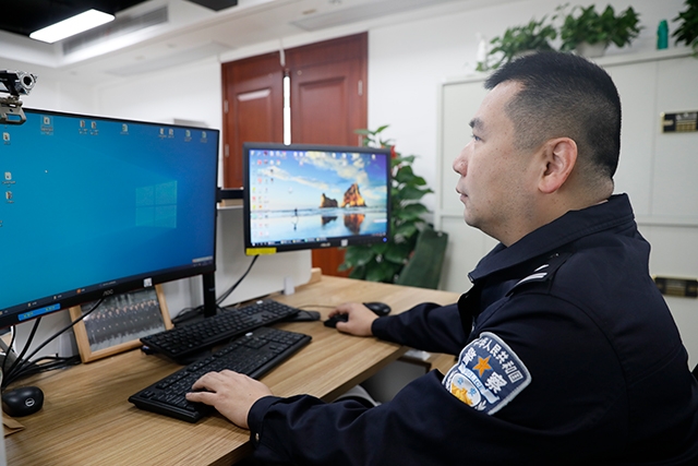 ⑦春节我在岗 春运护平安|龙华公安分局刑警大队邱鹏:万家灯火团圆时