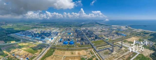 投资约700亿元的揭阳中石油炼化一体化项目发挥链主作用，进一步完善粤东地区石化产业链。郑楚藩 摄