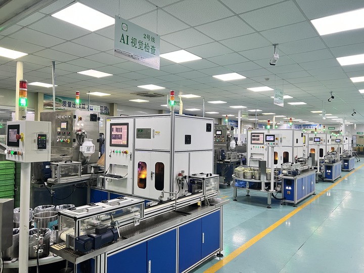 6969图为安徽环新集团的数字化生产车间.