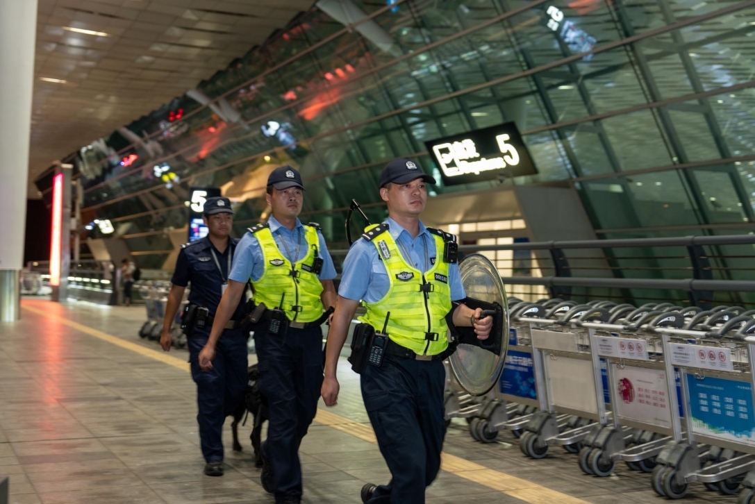 深圳警察巡逻服图片